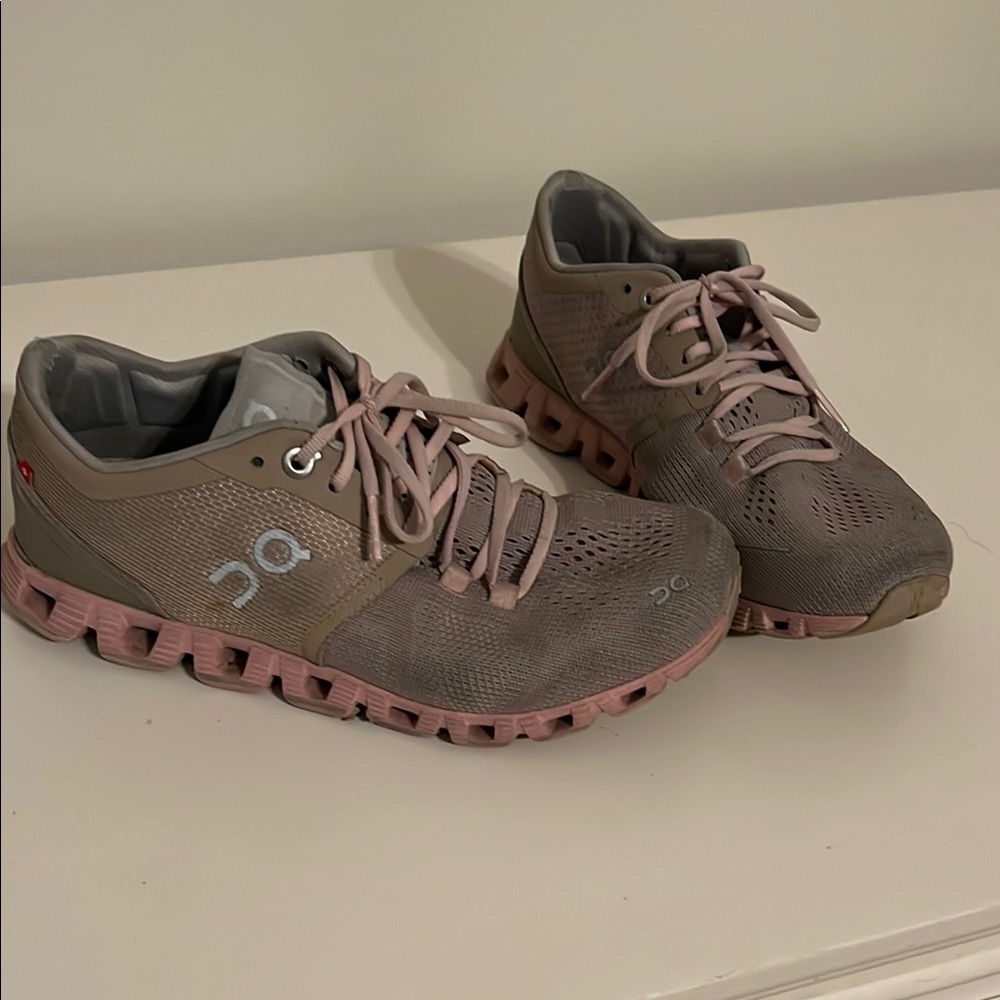 On Cloud Running Women's Pink and Gray Running Shoes